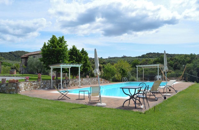 Charming Apartment with Pool and Countryside Views
