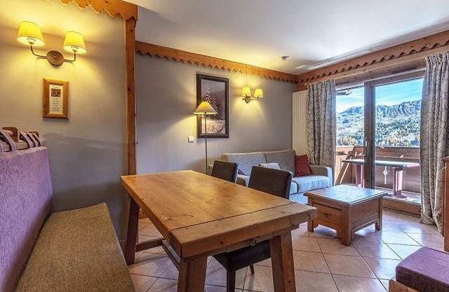 Charming apartment with balcony, pool & parking in Plagne Aime 2000