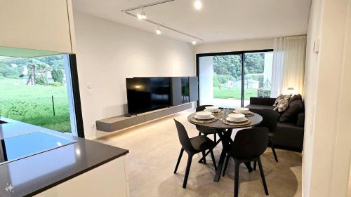 Charming apartment with garden & parking