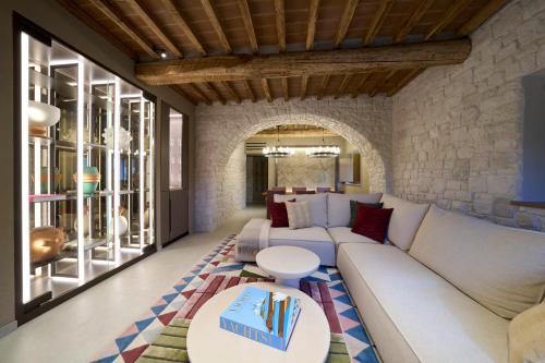 CHARMING APARTMENTS IN FARMHOUSE and DELUXE ROOMS