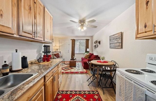Charming Apt Near DT Columbia Falls w/Pickleball