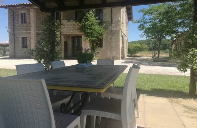 Charming apt. with pool in a wine estate. Free WIFI, Free veg garden, free wine