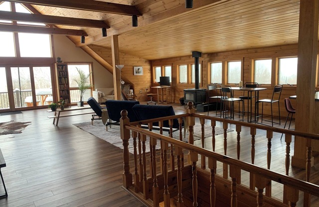 Charming barn loft - all amenities on 60 acre farm in the White Mountains of NH