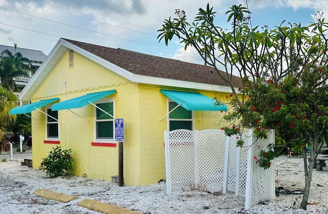 Charming Beach House in Treasure Island with Central AC, One block from Beach