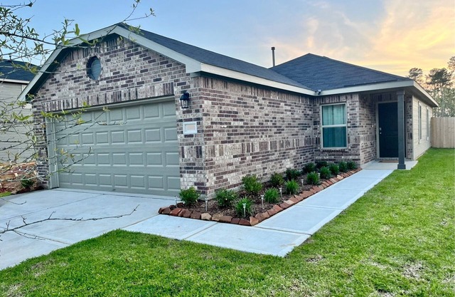 Charming Brand New 3BD house with stunning wooded views,Fiber optics,fenced yard