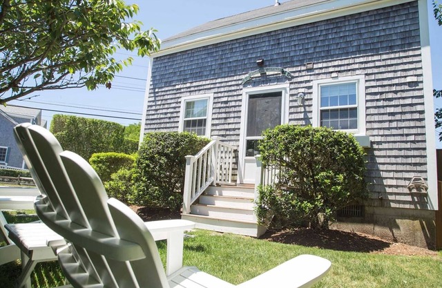Charming Brant Point 3 bedroom cottage with style