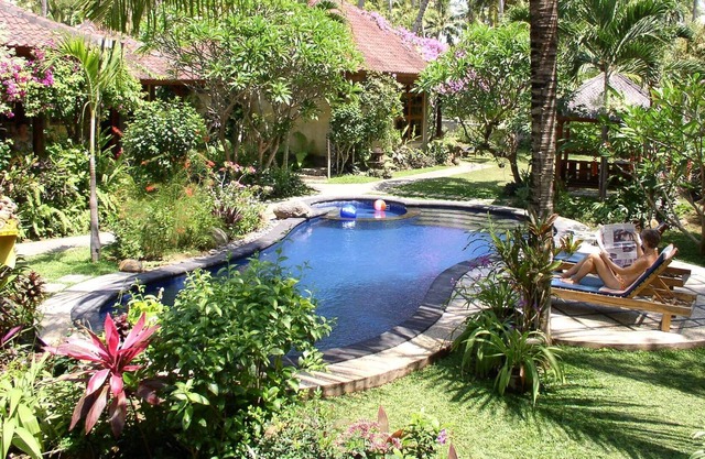 Charming bungalow complex in a lush garden
