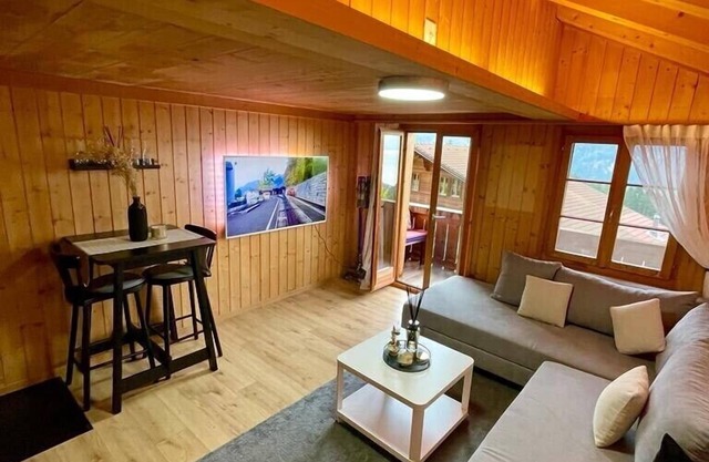 Charming chalet with lake & mountain view