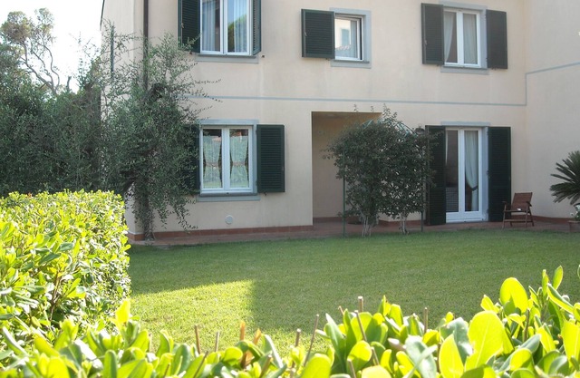 Charming cottage 100mt from the sea, quiet area.