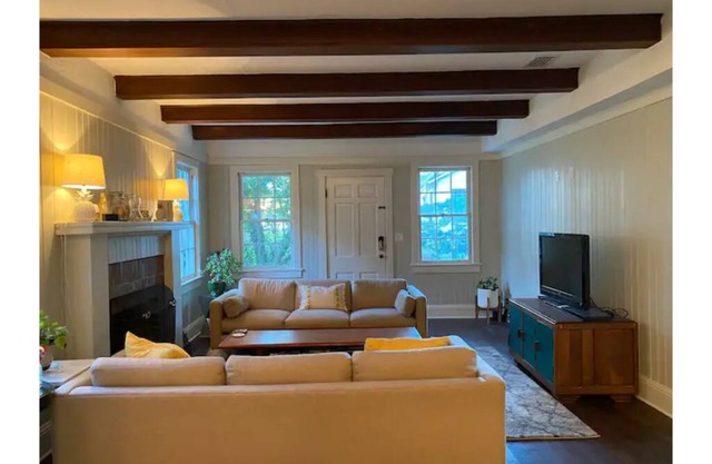 Charming Carriage house in Historic Duckpond