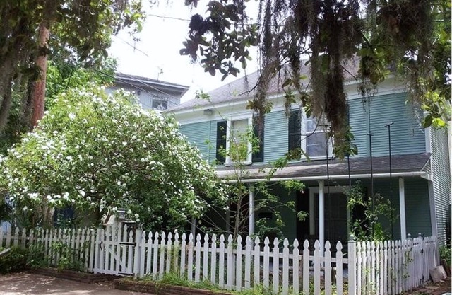 Charming Carriage House in Montrose/Midtown near arts, bars, dwntwn, med center