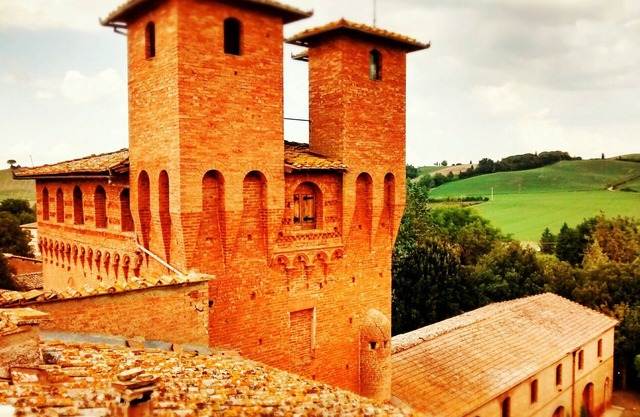 Charming Castle with staff near Siena, Chianti and Montalcino.
