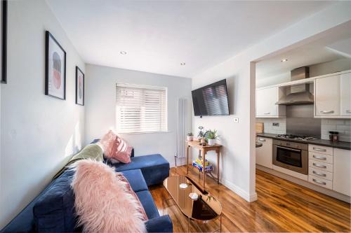 Charming & Central House with Garden and Free Parking