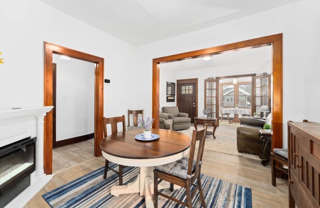 Charming Centrally Located Sunroom/Fireplace