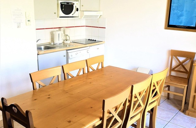 Charming Chalet in Les Flocons du Soleil - 3 Rooms, 7 Guests, Pool & Sauna Access