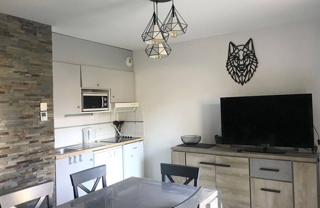 Charming Chalet in Les Flocons du Soleil Residence, La Joue du Loup