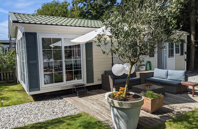 Charming Chalet in Goedereede with Open Area