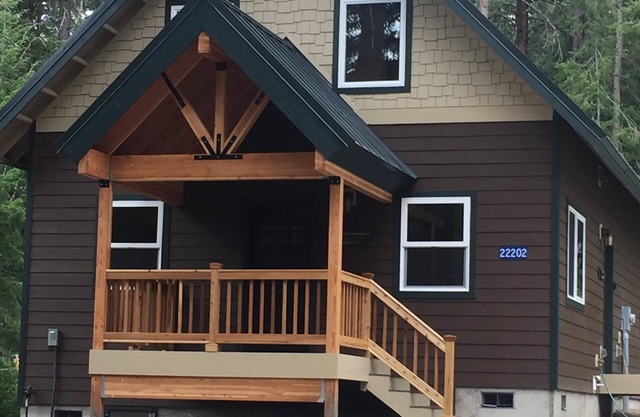 Charming Chalet in Plain with Private Hot Tub, WiFi and Game Cupboard