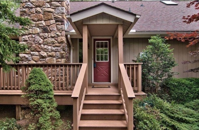 charming chalet in the Lake Naomi community