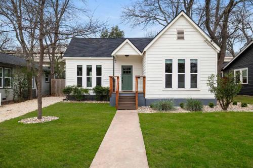 Charming Cherrywood Bungalow - 2BR - Firepit - UT
