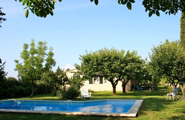 Charming country house 500m from the center of Pernes les fontaines