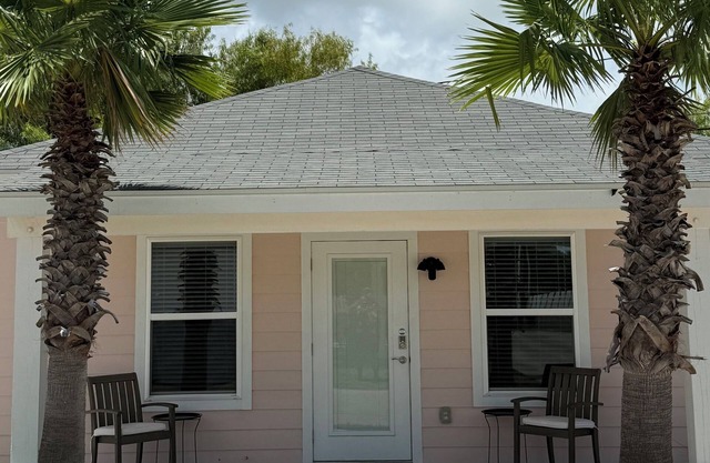 Charming Coastal 1 Bedroom Cottage in Rockport, TX
