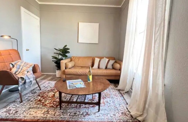 Charming Coastal Downtown Apartment w/Views