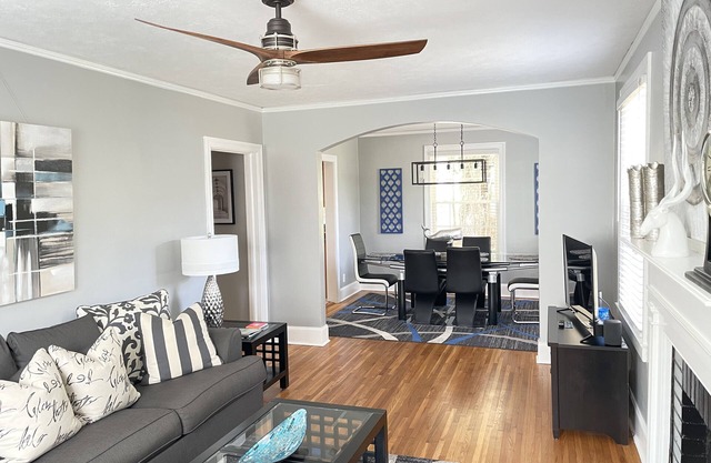 ★ Charming Comfy Cottage Home with a Modern Flair★