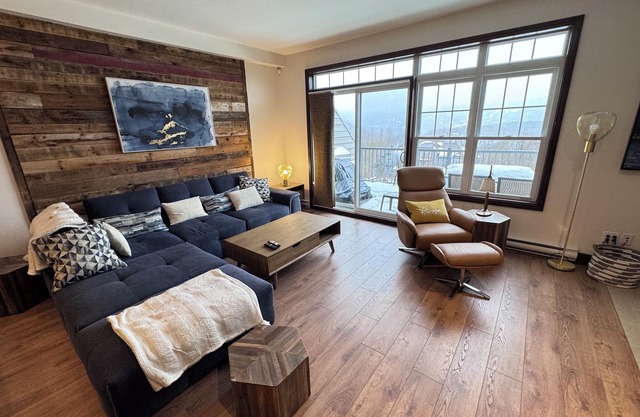 Charming condo with a huge view at 8min skiing mountain - pool and tennis !