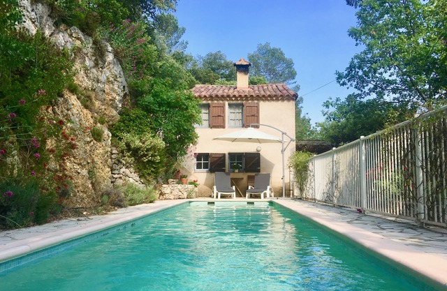 Charming converted farmhouse beside forest, private pool, superb views