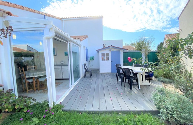 Charming Cottage with Garden, Near Beach & Town - La Tranche-sur-Mer