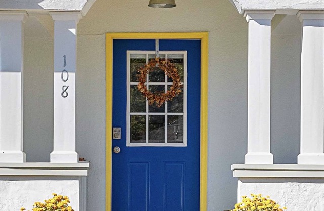 Charming Cottage Downtown