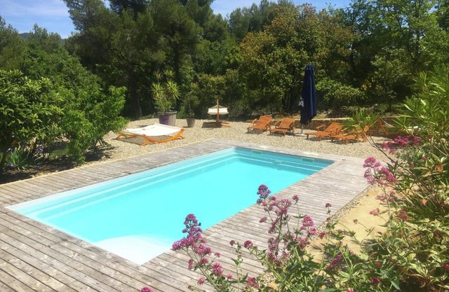 Charming cottage in Faucon with pool