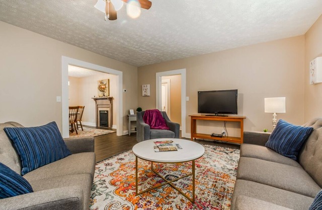 Charming Cottage in Historic Downtown Clarkesville