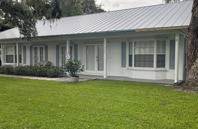 Charming cottage in great location east of A1A