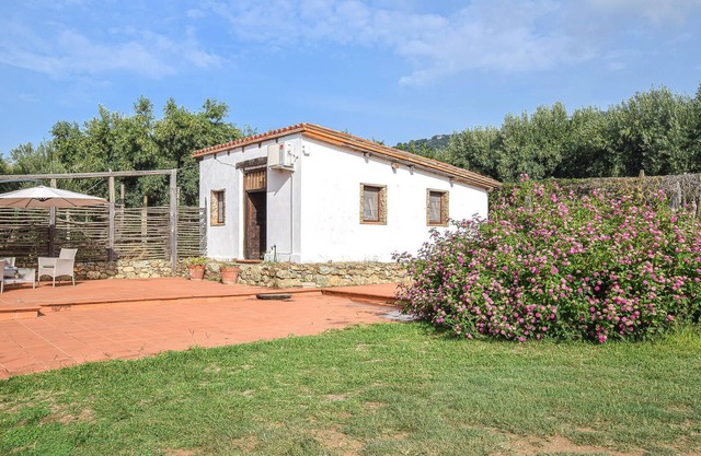 Charming cottage not far from the beach.
