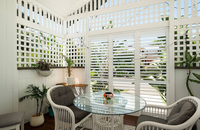 Charming Cottage Milton Quiet St Walk Suncorp Tropical Outlook free car park.