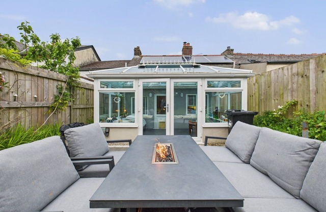 Charming Cottage nr Newquay– Sleeps 5 & Cosy Fire