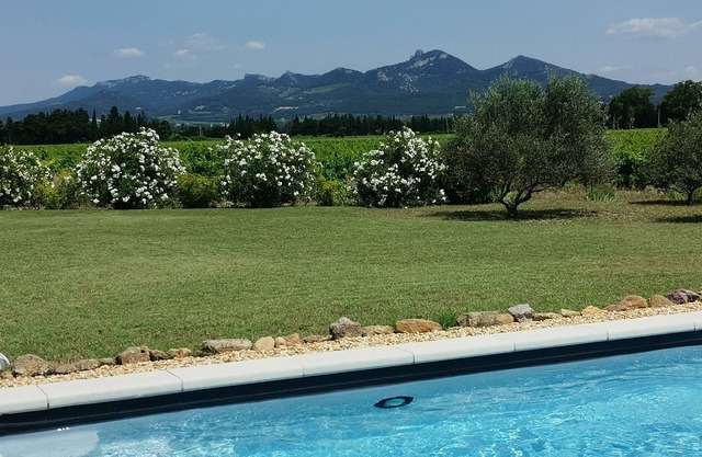 Charming cottage on the ground floor renovated in a Provencal farmhouse 14m pool