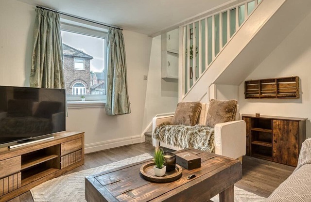 Charming Cottage,Trafford Retreat, Pets welcome