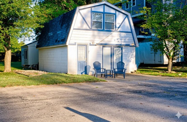 Charming cottage sleeps 3- river views in Jeffersonville - Utica, IN
