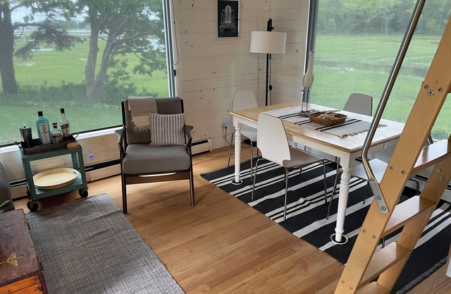 Charming cottage w/loft on 3 acres of secluded marsh and 7 minute walk to beach