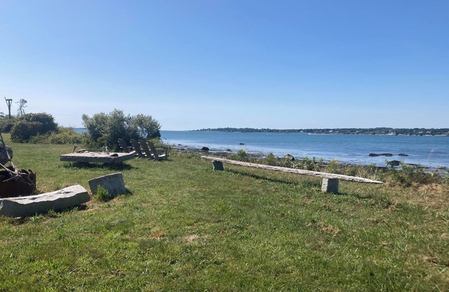 Charming cottage with bucolic farm views, private waterfront 🏝️🐄☀️