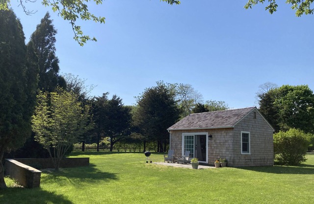 Charming cottage with private pool near village. The perfect Hamptons escape.