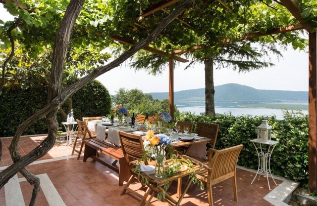 Charming cottage with garden and lake view near Rome, pool, Wifi up to 3 people