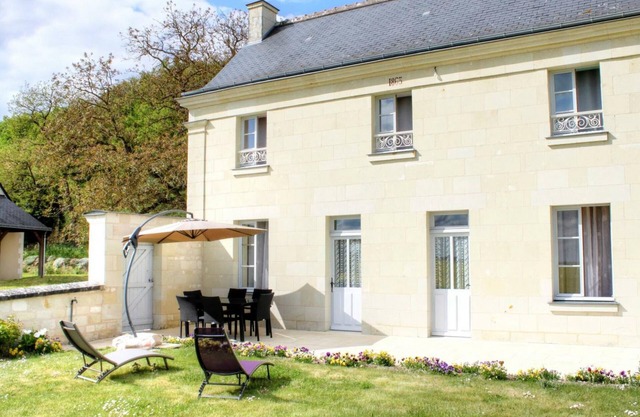 Charming Cottage with Garden in Loire Valley - Fully Equipped, Sleeps 6, Near Historic Sites