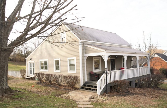 Charming cottage with AC and WiFi in enjoyable Gallatin