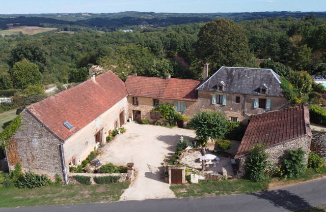 Charming country gîte with swimming pool 8 minutes from Lascaux and 15 minutes from Sarlat