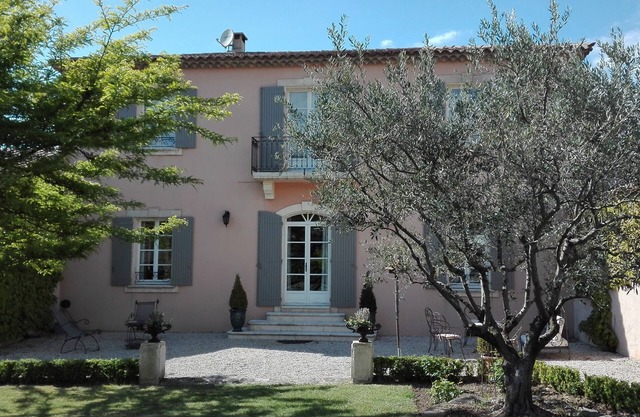 Charming country house with swimming pool at the foot of Mont Ventoux