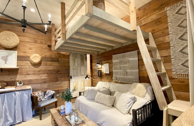 Charming Countryside Studio with Sleeping Loft